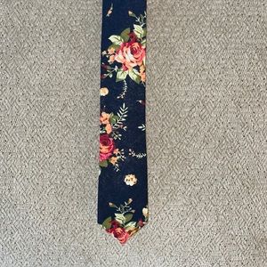 Floral skinny tie. Cotton